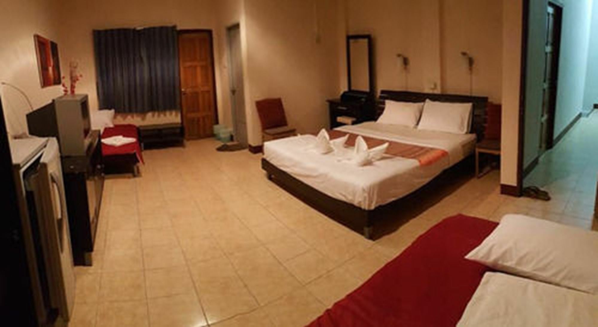 Ferb Guest House Patong Esterno foto